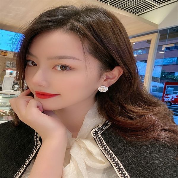 bpyv korean high-grade feeling french xiaoxiangshan camellia net red temperament silver needle 2021earrings and stud earrings, Golden;silver
bpyv korean high-grade feeling french xiaoxiangshan camellia net red temperament silver needle 2021earrings and stud earrings, Golden;silver