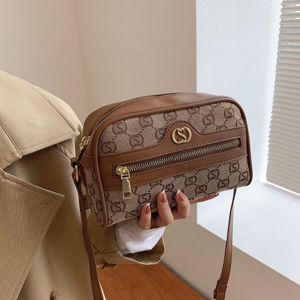 80% off outlet store autumn and winter new old canvas bag women's single shoulder small square red same messenger factory online sale, Black;red
80% off outlet store autumn and winter new old canvas bag women's single shoulder small square red same messenger factory online sale, Black;red