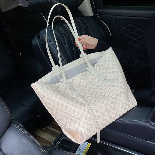 luxury herme handbags and storage paul commuter 2021 new fashion portable shoulder large capacity versatile under
luxury herme handbags and storage paul commuter 2021 new fashion portable shoulder large capacity versatile under