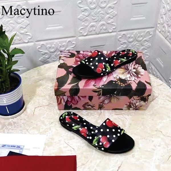 slippers printed decorative ladies flat shoes summer round toe shallow mouth thick heel fashion party, Black
slippers printed decorative ladies flat shoes summer round toe shallow mouth thick heel fashion party, Black