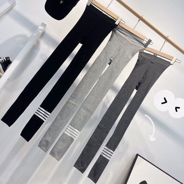 21 autumn and winter new tb wool knitted stripe four bar bottomed leggings sports high waist elastic tight show thin, Black;white
21 autumn and winter new tb wool knitted stripe four bar bottomed leggings sports high waist elastic tight show thin, Black;white