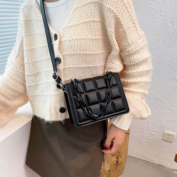 leisure simple handbag fashion 2021 trend solid color single shoulder foreign style thick chain small square, Black;red
leisure simple handbag fashion 2021 trend solid color single shoulder foreign style thick chain small square, Black;red