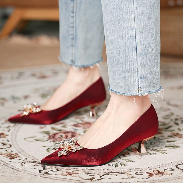 2021 spring and autumn french high heels women's thin heel pointed butterfly knot celebrity temperament rhintone single sho 5cm
2021 spring and autumn french high heels women's thin heel pointed butterfly knot celebrity temperament rhintone single sho 5cm