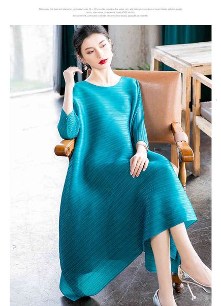 dress miyake fashion solid fold three quarter sleeves a-line long, Black;gray
dress miyake fashion solid fold three quarter sleeves a-line long, Black;gray