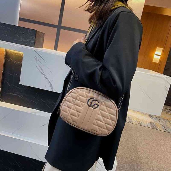 2022 factory wholesale autumn and winter single shoulder women's fashion texture messenger small square camera bag embroidered thread b
2022 factory wholesale autumn and winter single shoulder women's fashion texture messenger small square camera bag embroidered thread b