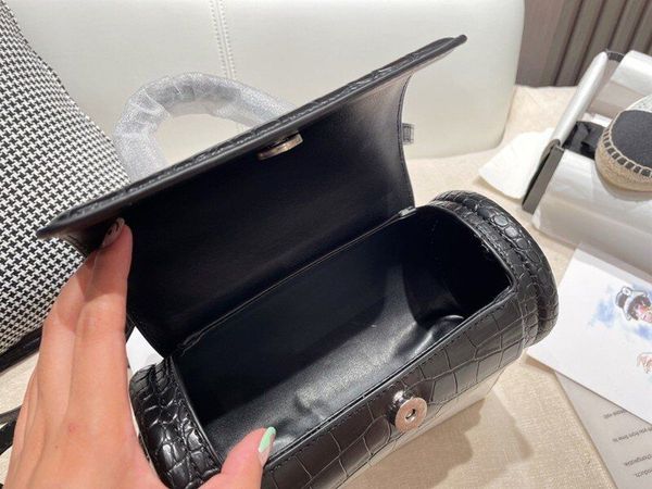 fashion crossbody bags ladies handbags purse tote women pillow bag leather shoulder handbag wallet lcm
fashion crossbody bags ladies handbags purse tote women pillow bag leather shoulder handbag wallet lcm