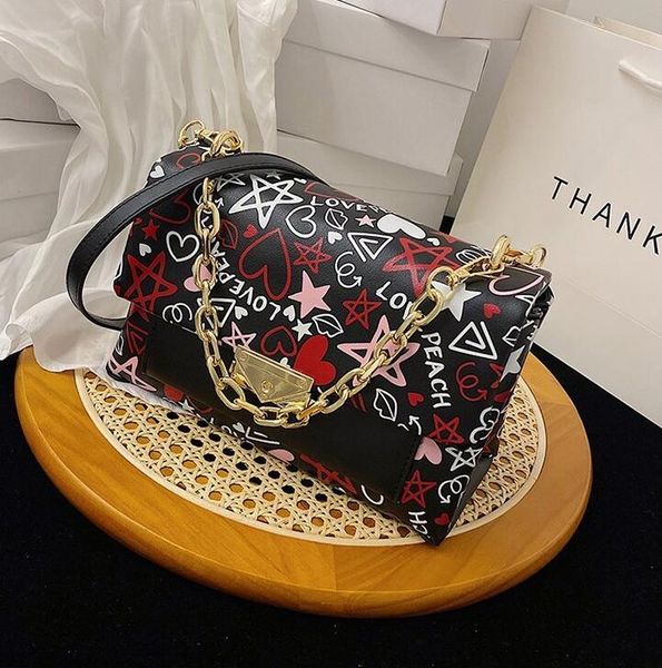 factory wholesale women handbag graffiti shoulder bag european and american fashion chain handbags street trend plaid leather messenger bags, Black;red
factory wholesale women handbag graffiti shoulder bag european and american fashion chain handbags street trend plaid leather messenger bags, Black;red