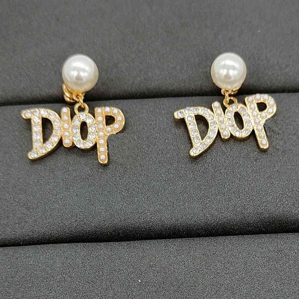 factory wholesale earrings female pearl diamond inlaid letters simple fashion earrings autumn new approved, Golden
factory wholesale earrings female pearl diamond inlaid letters simple fashion earrings autumn new approved, Golden