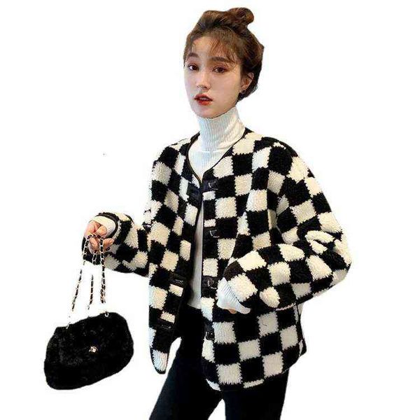 in autumn and winter of 2021, the thickened chboard lattice imitation lamb wool coat is worn by women, short ins fashionable, Black;brown
in autumn and winter of 2021, the thickened chboard lattice imitation lamb wool coat is worn by women, short ins fashionable, Black;brown