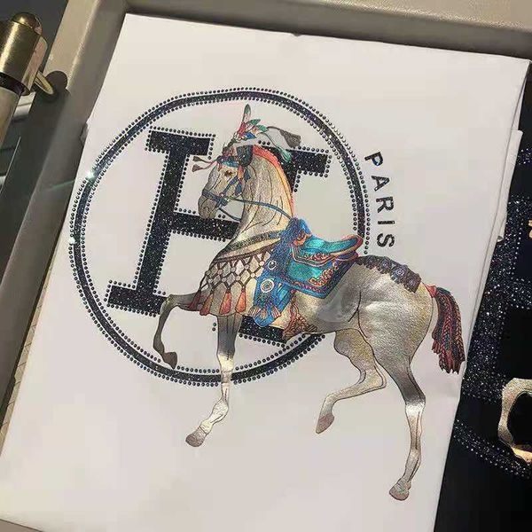 2021 europe popular short sleeve t shirt men's war horse letter light luxury fashion mercerized cotton couples wear fashion and handsom, White;black
2021 europe popular short sleeve t shirt men's war horse letter light luxury fashion mercerized cotton couples wear fashion and handsom, White;black