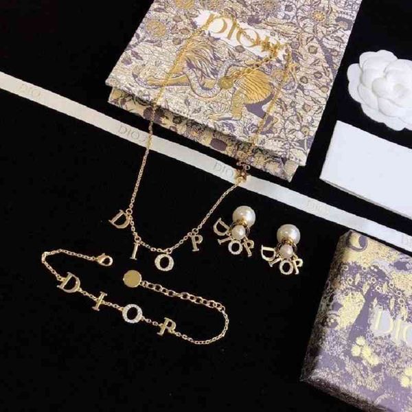 75%off outlet earrings new 2021 letter clavicle chain net red pearl bracelet women's jewelry, Golden
75%off outlet earrings new 2021 letter clavicle chain net red pearl bracelet women's jewelry, Golden