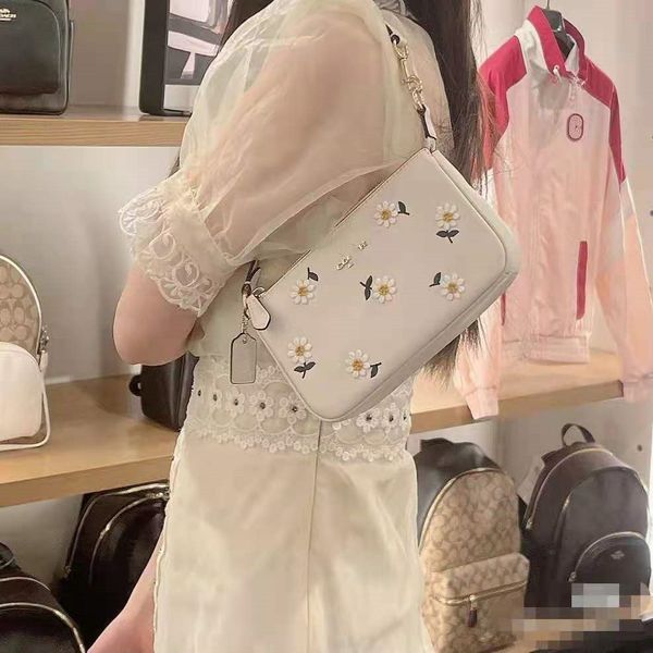 2021 summer daisies embroidery underarm bag small one shoulder bags designer fresh flower fashion clutch for women trendy purse