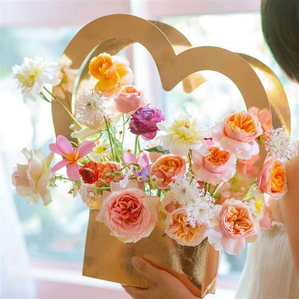 2pcs portable flower gift boxes wedding handbags packing rose party box packaging for candy wrap
2pcs portable flower gift boxes wedding handbags packing rose party box packaging for candy wrap