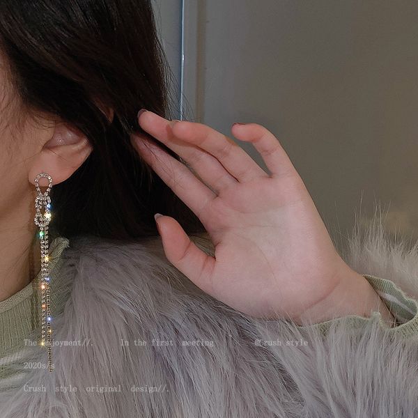 925 silver needle simple design with diamond tassel earrings cool wind fashion temperament earrings net red personalized earrings 
925 silver needle simple design with diamond tassel earrings cool wind fashion temperament earrings net red personalized earrings