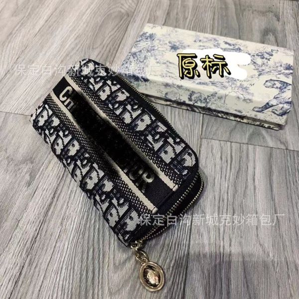 70% off design hand zero family new old pattern canvas embroidery long wallet card zipper simple fashion bag belt box ws9m, Red;black
70% off design hand zero family new old pattern canvas embroidery long wallet card zipper simple fashion bag belt box ws9m, Red;black