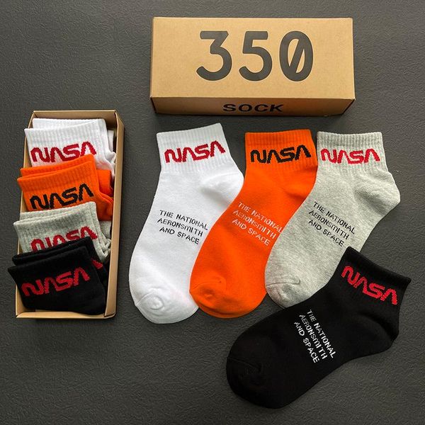 men's socks 4 pairs/box fashion crew male tide street europe hip hop 350 tidal youth men and girl personality breathable, Black
men's socks 4 pairs/box fashion crew male tide street europe hip hop 350 tidal youth men and girl personality breathable, Black