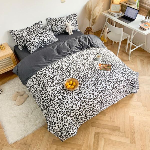 bedding sets style set 3d digital black and white leopard 3/4pcs duvet cover single twin double full king bedroom decor
bedding sets style set 3d digital black and white leopard 3/4pcs duvet cover single twin double full king bedroom decor