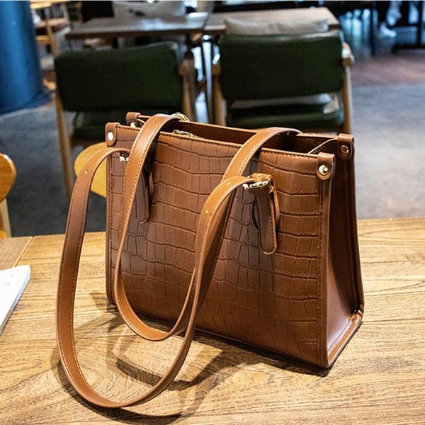 shoulder bags famous 2021 fashion ladies high-quality rhombus large-capacity tote handbag all-match crossbody bag cc
shoulder bags famous 2021 fashion ladies high-quality rhombus large-capacity tote handbag all-match crossbody bag cc