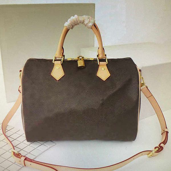 designer shoulder bag for women crossbody bags classic traveler purses 25 30 35 cm luxury fashion mono pillow cross body totes lady handbags
designer shoulder bag for women crossbody bags classic traveler purses 25 30 35 cm luxury fashion mono pillow cross body totes lady handbags