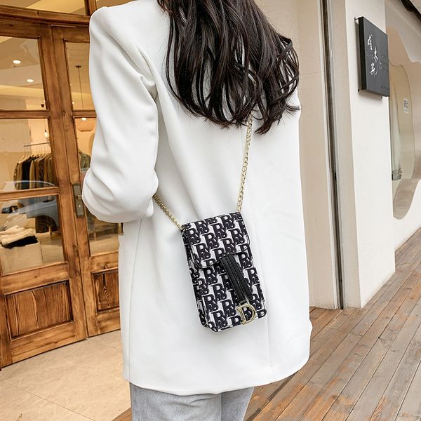 vertical mobile phone bag female spring and summer new letter pu women's chain fashion hand outlet purse
vertical mobile phone bag female spring and summer new letter pu women's chain fashion hand outlet purse