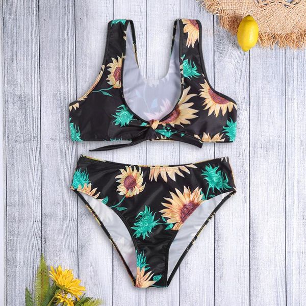 plus size shoulder strap floral print padded tied racer back mid waist women bikini set women's two piece pants, White
plus size shoulder strap floral print padded tied racer back mid waist women bikini set women's two piece pants, White