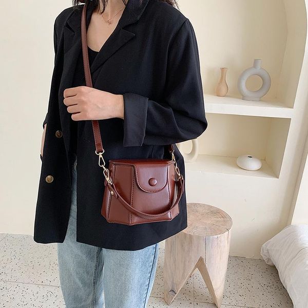 evening bags retro women's bag 2021 fashion cross body bucket solid color one shoulder handbag
evening bags retro women's bag 2021 fashion cross body bucket solid color one shoulder handbag
