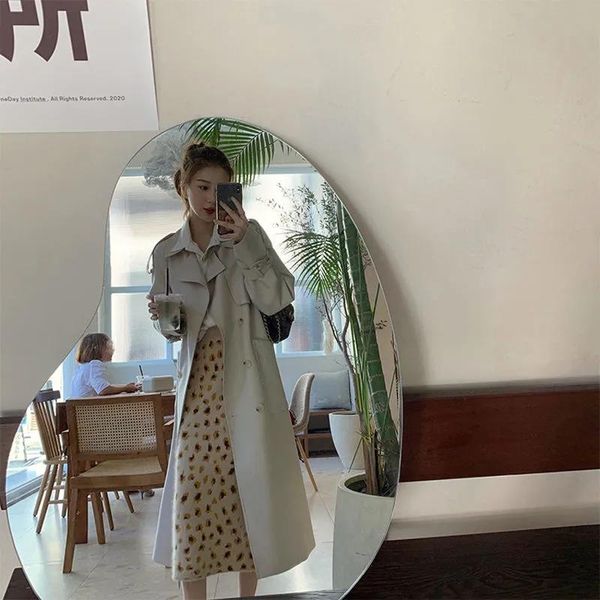 women's trench coats 2021 spring and autumn lace up retro over the knee mid-length windbreaker coat, Tan;black
women's trench coats 2021 spring and autumn lace up retro over the knee mid-length windbreaker coat, Tan;black