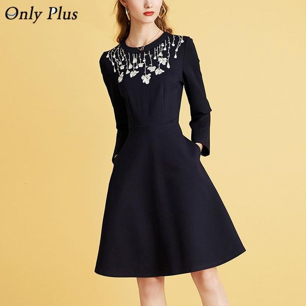 only plus black embriodery a-line dress casual high waist winter office lady women vintage dresses floral knee vestidos, Black;gray
only plus black embriodery a-line dress casual high waist winter office lady women vintage dresses floral knee vestidos, Black;gray