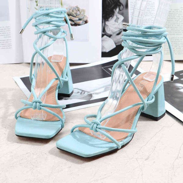 2022 women summer 8cm high heels sandals lady gladiator block low heels blue sandles fetish prom nightclub cross tie strap shoes y220211, Black
2022 women summer 8cm high heels sandals lady gladiator block low heels blue sandles fetish prom nightclub cross tie strap shoes y220211, Black