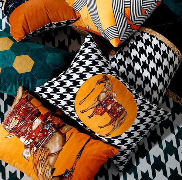 cushion/decorative pillow light luxury decorative cushion horse throw cover houndstooth velvet case sofa bed coussin pillowcase
cushion/decorative pillow light luxury decorative cushion horse throw cover houndstooth velvet case sofa bed coussin pillowcase