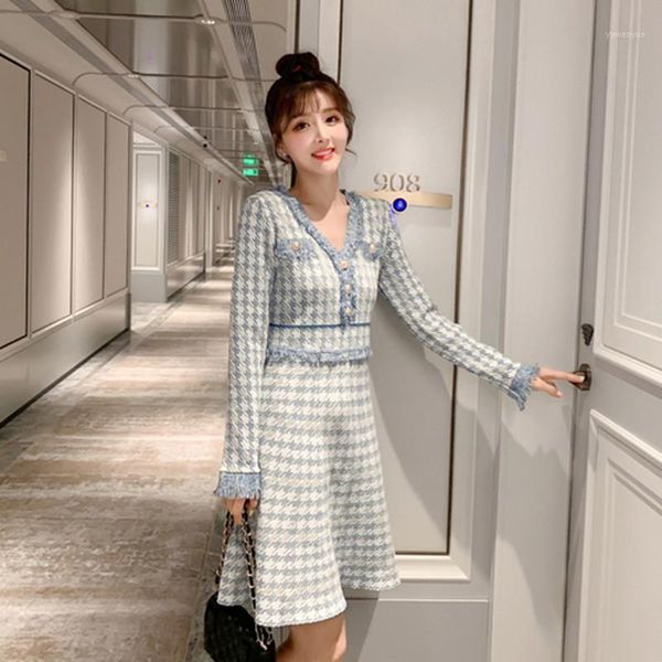 casual dresses fashion designer runway autumn winter female pattern small fragrant wind v collar long sleeves plaid tassels dress, Black;gray
casual dresses fashion designer runway autumn winter female pattern small fragrant wind v collar long sleeves plaid tassels dress, Black;gray