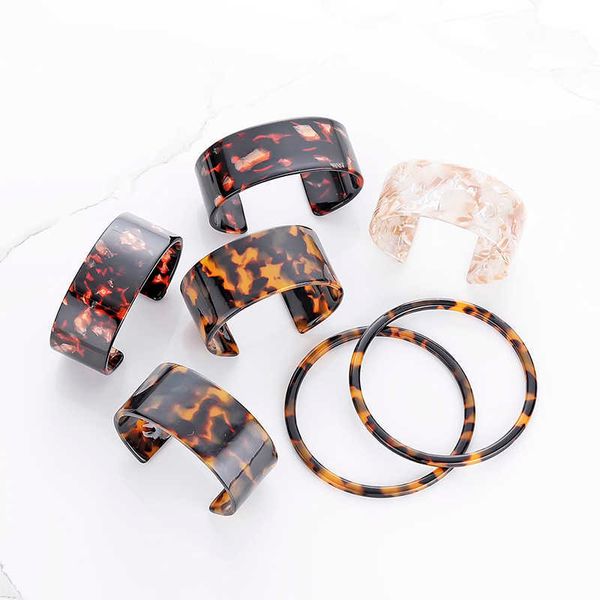 tortoiseshell bangles for women print acitic acid acrylic cuff simple bracelet color charm jewelry bangles women fashion jewelry q0719, Black
tortoiseshell bangles for women print acitic acid acrylic cuff simple bracelet color charm jewelry bangles women fashion jewelry q0719, Black