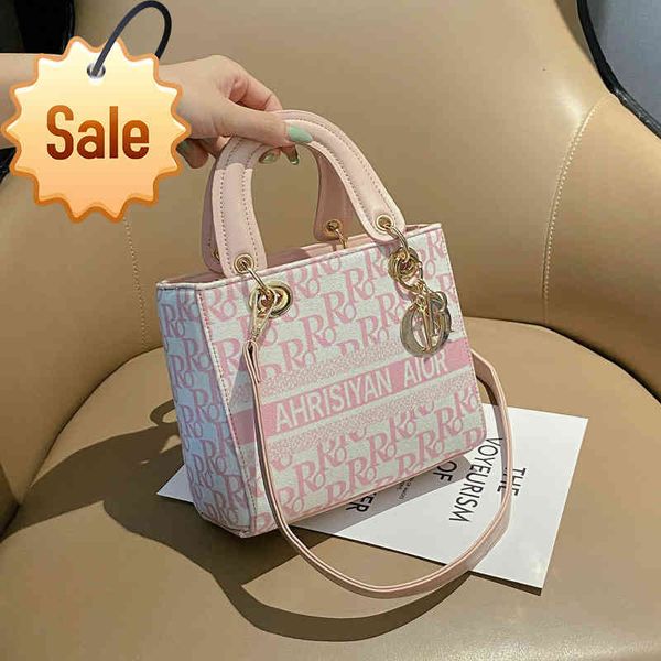 2021 new women's handbag embroidered diana bag foreign style fashion single shoulder bag trend letter messenger bag
2021 new women's handbag embroidered diana bag foreign style fashion single shoulder bag trend letter messenger bag