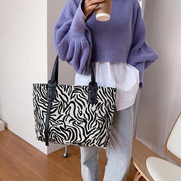 women's single shoulder bag, large capacity fashion, solid color, zipper, in winter 2021 cross body
women's single shoulder bag, large capacity fashion, solid color, zipper, in winter 2021 cross body
