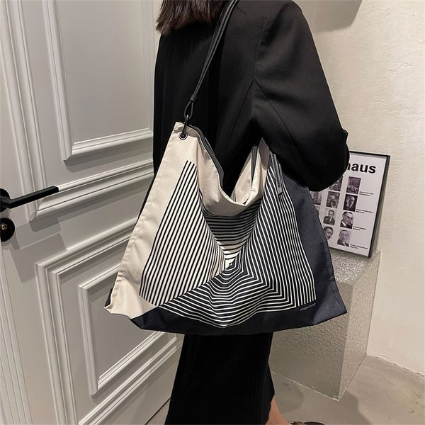 trend fashion versatile women's simple capacity tote bag geometric pattern personalized light cooked large shopping bag
trend fashion versatile women's simple capacity tote bag geometric pattern personalized light cooked large shopping bag
