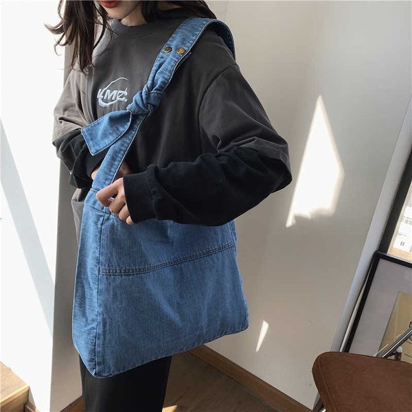 2021 denim msenger bag girl's personalized knot shoulder bag student's street backpack
2021 denim msenger bag girl's personalized knot shoulder bag student's street backpack