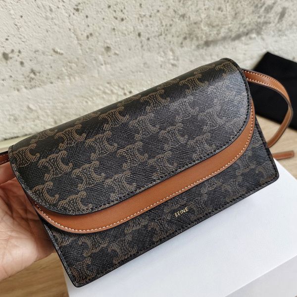 design hand 2021 new triumphal arch single shoulder old flower messenger versatile fashion small simple commuting bag, Red;black
design hand 2021 new triumphal arch single shoulder old flower messenger versatile fashion small simple commuting bag, Red;black