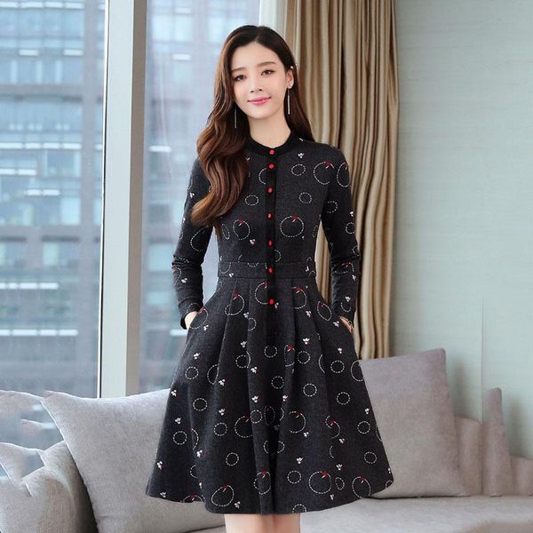 casual dresses 2021 autumn winter fashion black elegent womne's dress vintage hepburn style pleated red button print mid robes, Black;gray
casual dresses 2021 autumn winter fashion black elegent womne's dress vintage hepburn style pleated red button print mid robes, Black;gray