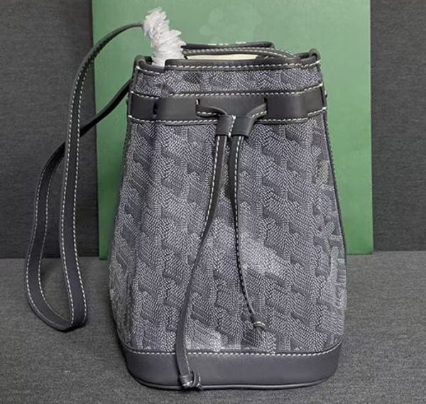 shoulder bags women's goyan bucket luxurys designers wallet vintage leather crossbody handbag messenger genuine leather 15*23*17cm
shoulder bags women's goyan bucket luxurys designers wallet vintage leather crossbody handbag messenger genuine leather 15*23*17cm