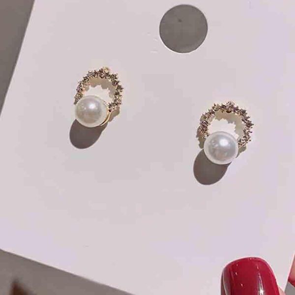 2pcs/set women earrings elegant hollow leaf crystal pearl gold stud earring set exquisite lady dinner party accessories, Golden;silver
2pcs/set women earrings elegant hollow leaf crystal pearl gold stud earring set exquisite lady dinner party accessories, Golden;silver