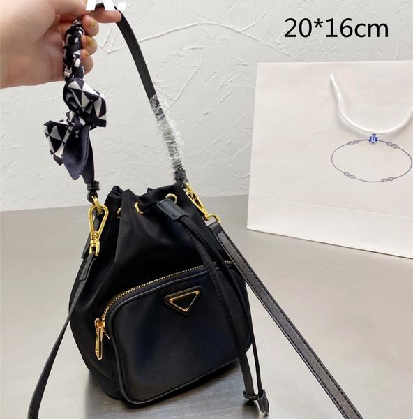 2021 women bucket bags designers crossbody shoulder bag small totes fashion handbags drawstrings triangle cute style pd21081601
2021 women bucket bags designers crossbody shoulder bag small totes fashion handbags drawstrings triangle cute style pd21081601
