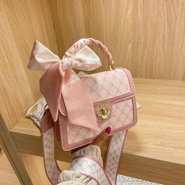 2022 factory wholesale new model french trend women's wide shoulder belt embossed single shoulder gift small bags
2022 factory wholesale new model french trend women's wide shoulder belt embossed single shoulder gift small bags