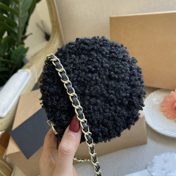 2021 mini classic luxury fashion shoulder bag 2-color lamb wool round cake female designer handbag street party coin purse messenger bag wit
2021 mini classic luxury fashion shoulder bag 2-color lamb wool round cake female designer handbag street party coin purse messenger bag wit