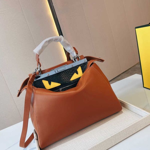 shoulder handbag totes designer crossbody tote bag handbags bags luxury cross body artwork genuine leather high-quality with original box 4
shoulder handbag totes designer crossbody tote bag handbags bags luxury cross body artwork genuine leather high-quality with original box 4