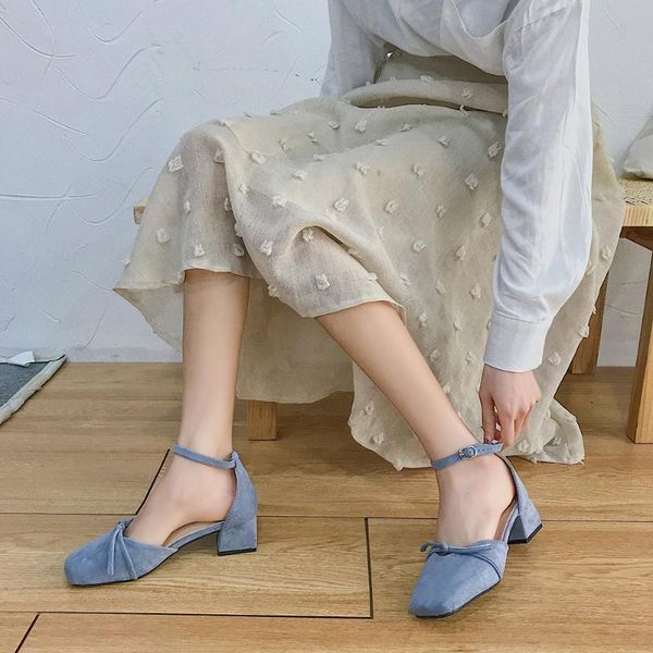 dress shoes 2021 summer korean version of the wild square head suede shallow mouth thick heel retro sandals female tide, Black
dress shoes 2021 summer korean version of the wild square head suede shallow mouth thick heel retro sandals female tide, Black