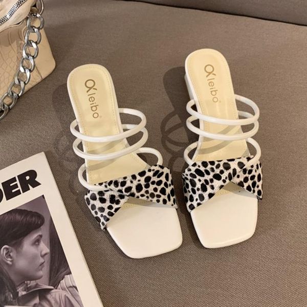 slippers female shoes square heel rubber flip flops med low ladies' beige heeled sandals cross-tied 2021 block hawaiian flat bla, Black
slippers female shoes square heel rubber flip flops med low ladies' beige heeled sandals cross-tied 2021 block hawaiian flat bla, Black