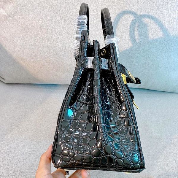 lady shoulder tote purse women fashion alligator crocodile handbag platinum real leather hand bag
lady shoulder tote purse women fashion alligator crocodile handbag platinum real leather hand bag