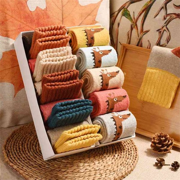 hss brand 5 pairs women winter socks vintage patchwork rabbit wool sock thicken warm thermal cotton socks 210720, Black;white
hss brand 5 pairs women winter socks vintage patchwork rabbit wool sock thicken warm thermal cotton socks 210720, Black;white