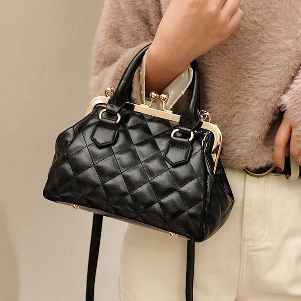 shoulder bags 2021 luxury women tote handbags embroidery thread clamped shell bag versatile satchel female crossbody
shoulder bags 2021 luxury women tote handbags embroidery thread clamped shell bag versatile satchel female crossbody