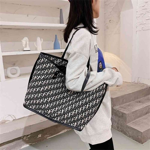 purses autumn and winter new tote bag women's fashion style shoulder version versatile same high-capacity hand black friday
purses autumn and winter new tote bag women's fashion style shoulder version versatile same high-capacity hand black friday